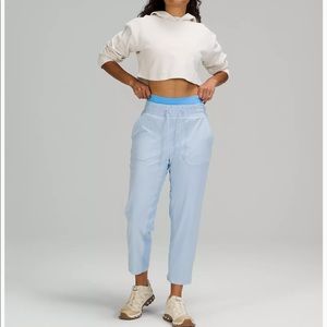 Lululemon NEW beyond the studio crop pant in size 8.